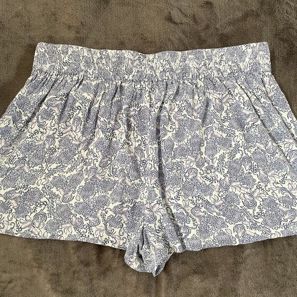 Forevee21 Paisley Print Floral Shorts Size M - Picture 4 of 4
